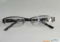 近视眼镜架选购指南 办公文教人士的理想选择